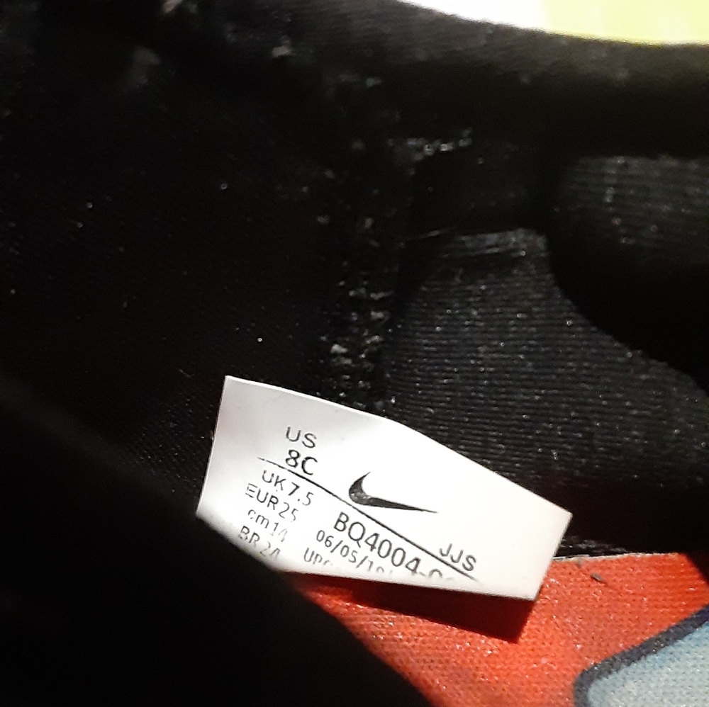 Nike - Picture 2 of 5